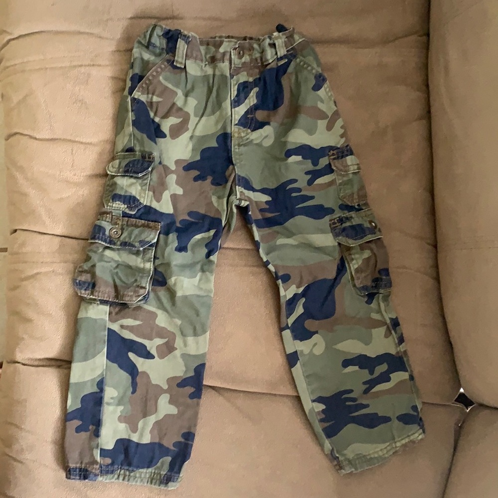 WRANGLER BOYS CAMO PANTS. Sz 5T.